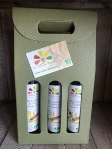 Lot de 3 bouteilles d'huile en 25 cl : cameline, colza et tournesol - présenté en valisette verte - La Ferme des Bouviers